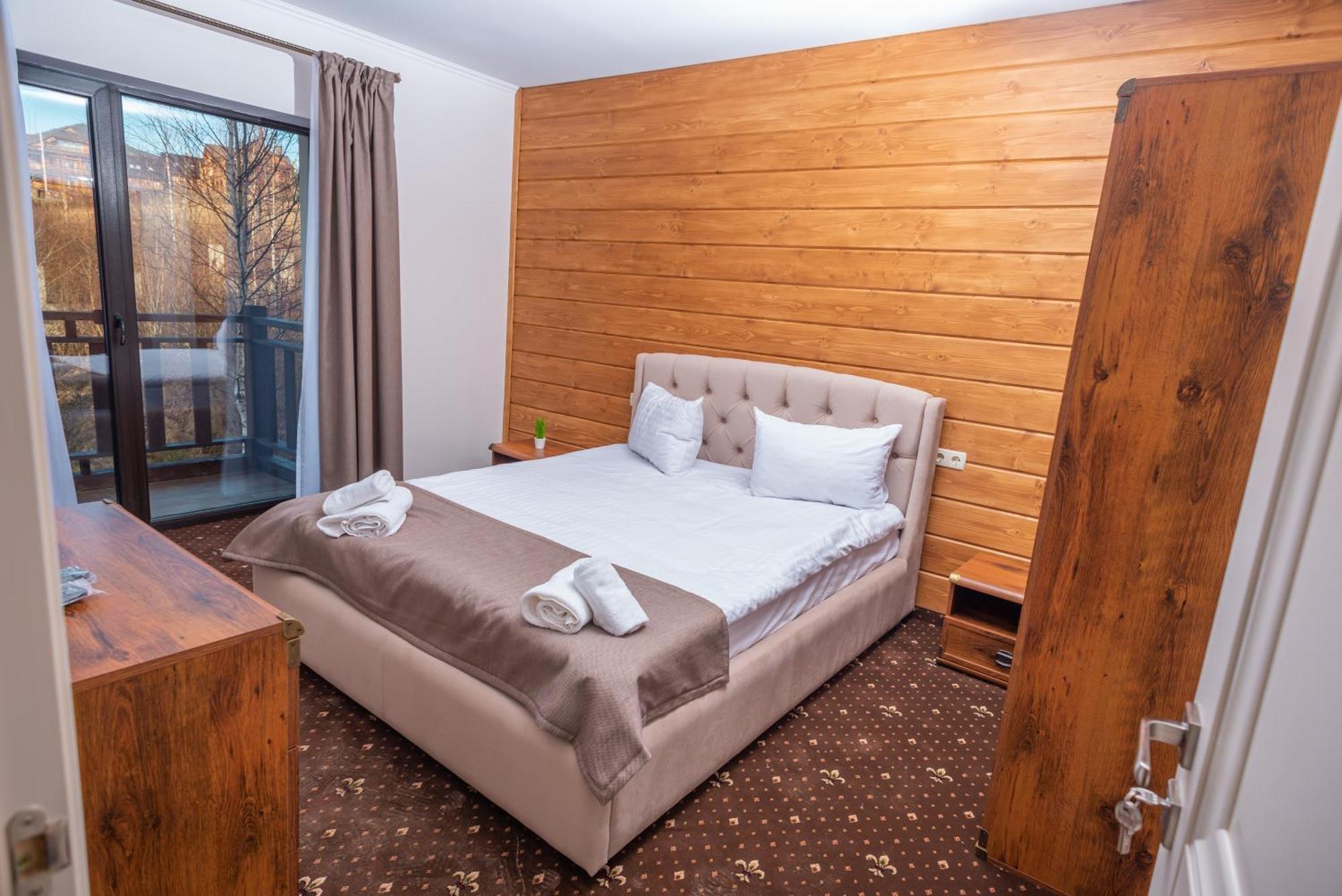 Residence Chalet & Nesh Tatariv Eksteriør billede